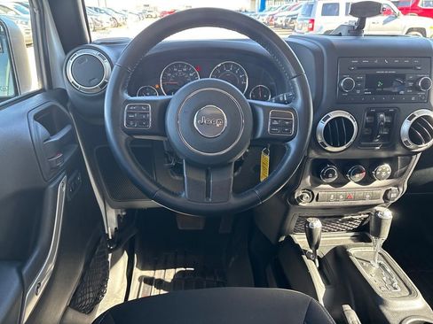 Used 2018 Jeep Wrangler Unlimited Sahara w/ Connectivity Group image 13