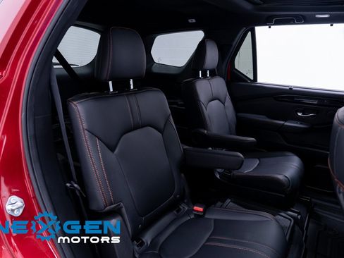 Used 2025 Honda Pilot TrailSport image 47