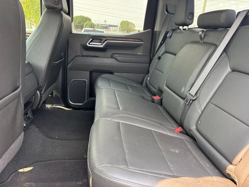 Used 2025 GMC Sierra 1500 SLT AWD/4WD image 14