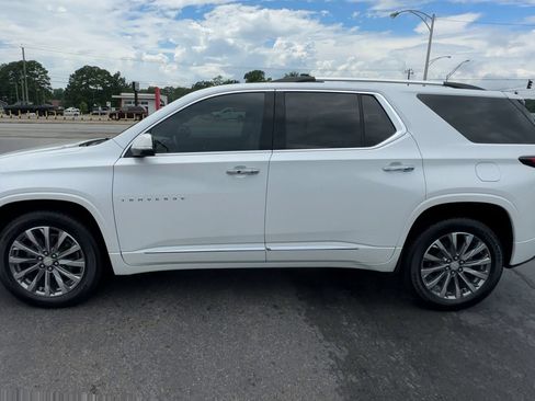 Certified 2023 Chevrolet Traverse Premier FWD image 5