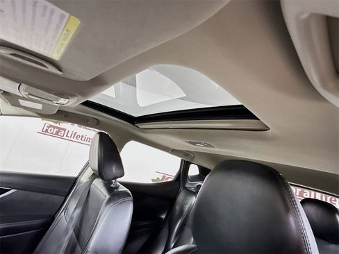 Used 2018 Nissan Rogue Sport SL w/ SL Premium Package image 11