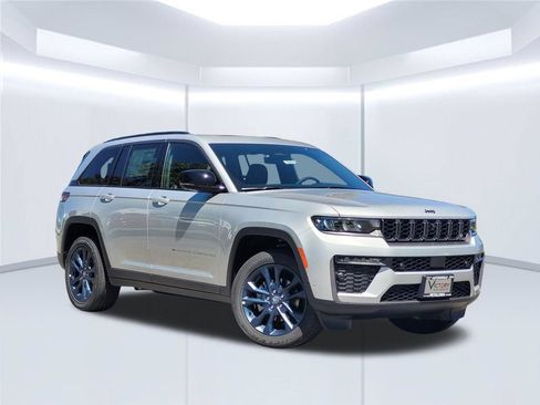 New 2026 Jeep Grand Cherokee Limited AWD/4WD image 1