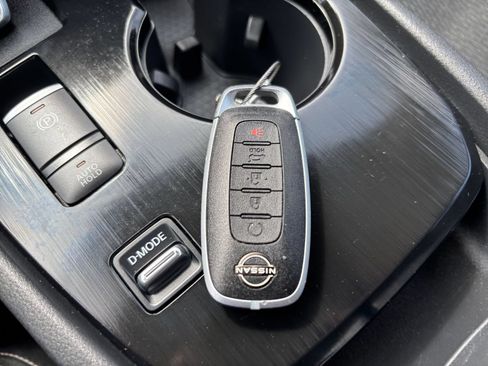 Used 2025 Nissan Rogue SV FWD image 21