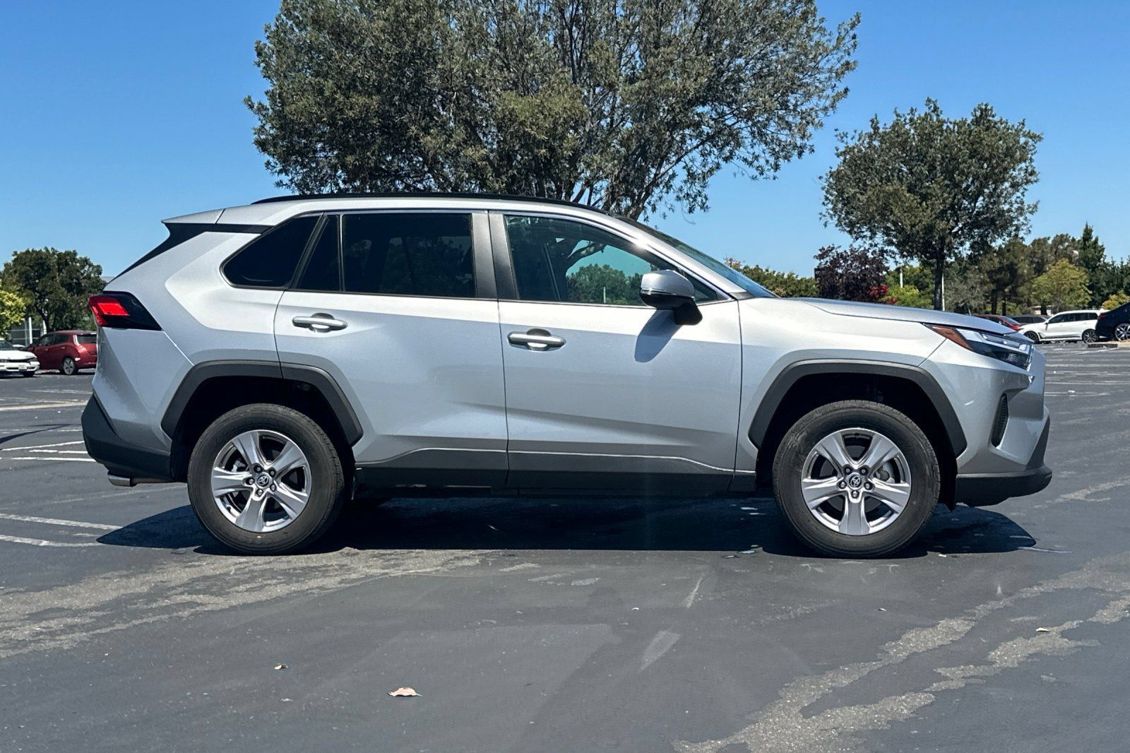 Used 2025 Toyota RAV4 XLE FWD image 3