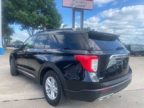 Used 2021 Ford Explorer XLT w/ Equipment Group 202A RWD image 7