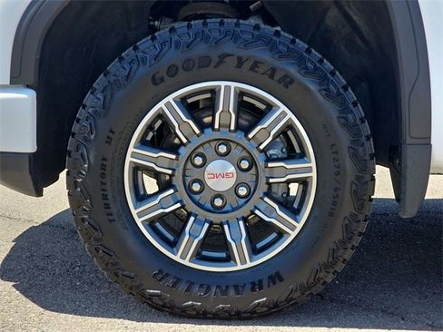 Used 2024 GMC Sierra 1500 AT4 w/ AT4 Premium Package image 19