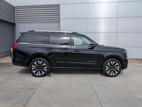 Certified 2025 Ford Expedition Platinum w/ Driver's Package AWD/4WD image 3