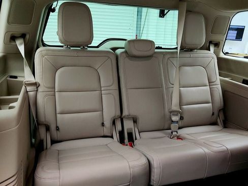 Used 2020 Lincoln Navigator Reserve w/ Luxury Package image 24
