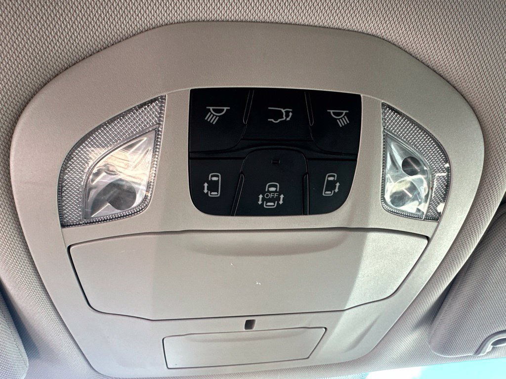 Used 2024 Chrysler Pacifica Touring-L FWD image 24