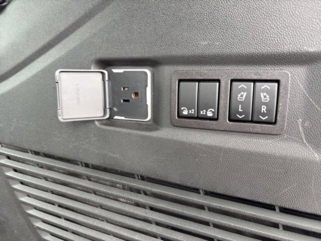 Used 2023 Chevrolet Tahoe Premier AWD/4WD image 50