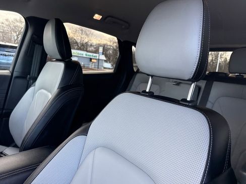 Used 2025 Ford Escape Platinum w/ Premium Technology Package image 27