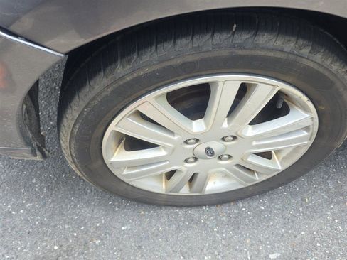 Used 2010 Ford Focus SEL FWD image 5