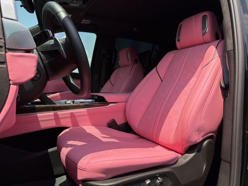 Used 2026 Cadillac Escalade Platinum Sport w/ LPO, Floor Liner Package AWD/4WD image 89