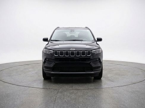 Used 2025 Jeep Compass Latitude image 2