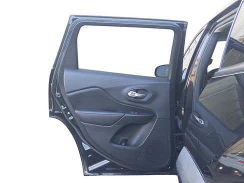 Used 2022 Jeep Cherokee Trailhawk w/ Premium Leather Package image 29