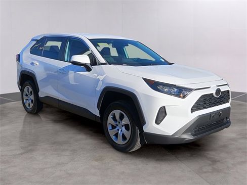 Used 2022 Toyota RAV4 LE image 3