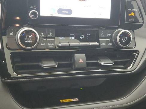 Used 2024 Toyota Highlander XSE FWD image 30