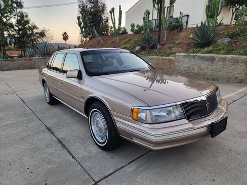 Used 1988 Lincoln Continental Signature image 9