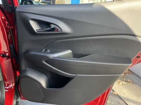 New 2026 Chevrolet Trax RS w/ Sunroof Package image 24