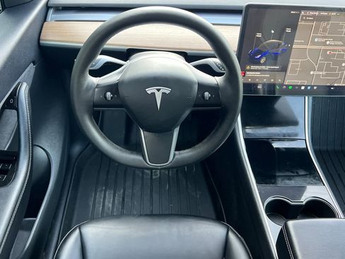 Used 2021 Tesla Model Y Standard Range image 16