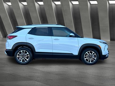 Used 2024 Chevrolet TrailBlazer LT FWD image 3