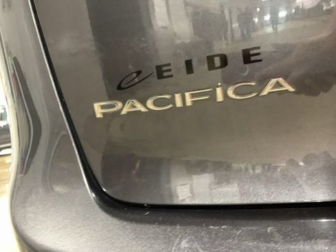 Used 2020 Chrysler Pacifica Touring-L Plus FWD image 28