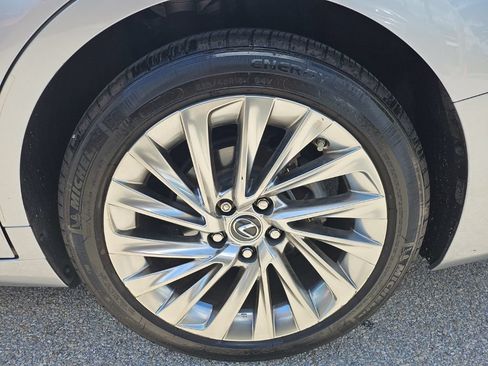 Used 2022 Lexus ES 300h w/ Accessory Package 2 FWD image 10