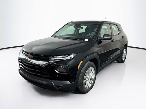 Used 2021 Chevrolet TrailBlazer LS FWD image 3