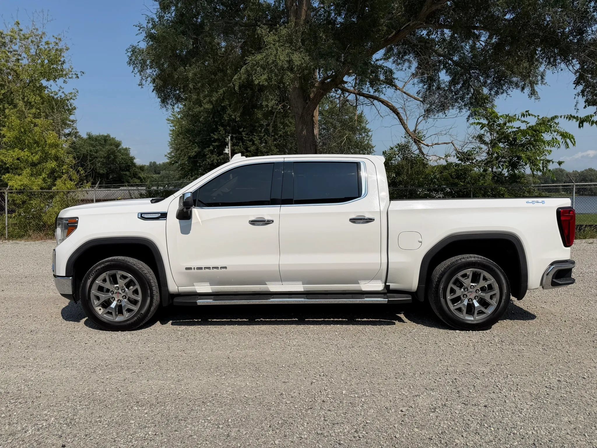 Used 2019 GMC Sierra 1500 SLT AWD/4WD image 8