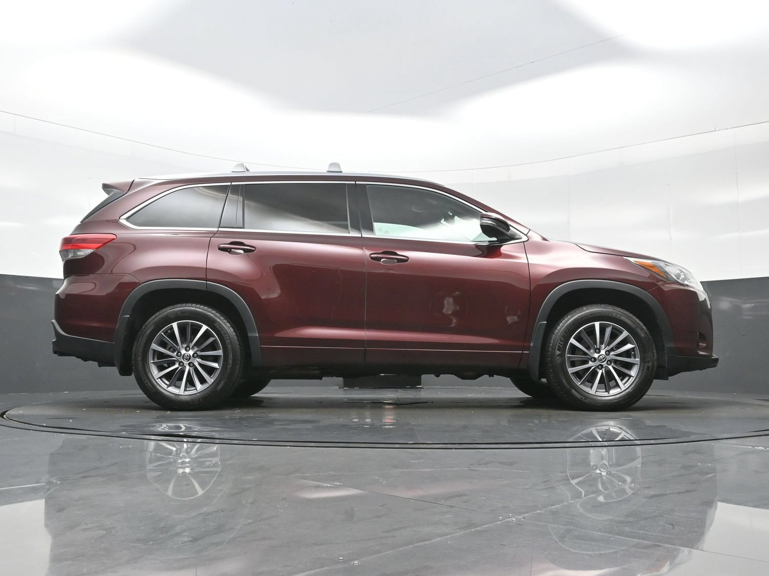 Used 2018 Toyota Highlander XLE AWD/4WD image 36