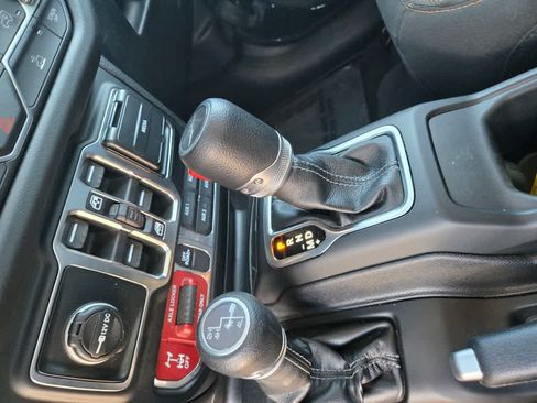 Used 2026 Jeep Gladiator Mojave AWD/4WD image 14