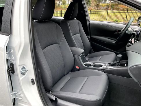 Used 2025 Toyota Corolla LE image 9