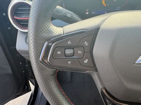 Used 2025 Chevrolet Trax RS FWD image 9