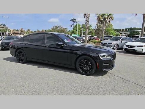 Used 2022 BMW 740i w/ Premium Package image 30