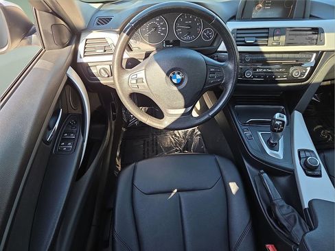 Used 2017 BMW 320i xDrive Sedan image 12