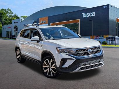 Used 2022 Volkswagen Taos SE w/ Panoramic Sunroof Package