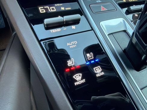 Used 2021 Porsche Cayenne Coupe image 24