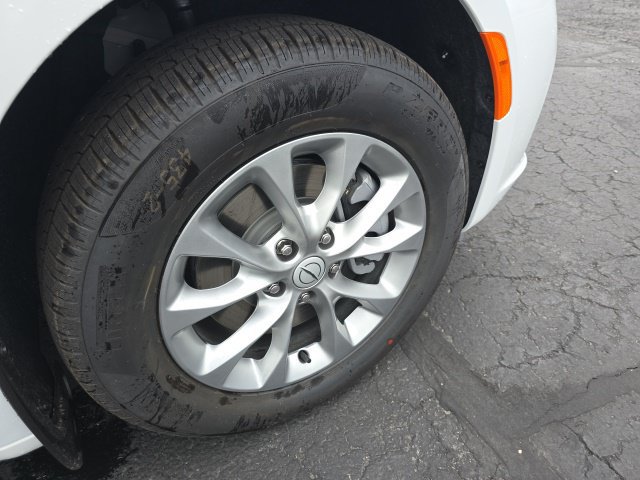 New 2025 Chrysler Pacifica Select w/ Uconnect Theater Family Group AWD/4WD image 35
