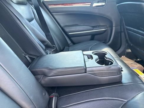Used 2014 Chrysler 300 RWD image 15
