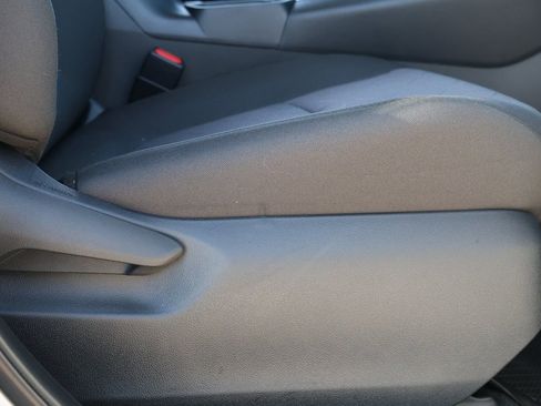 Used 2025 Toyota RAV4 XLE image 31