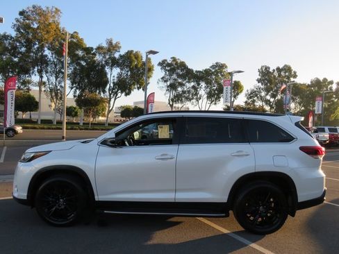 Used 2019 Toyota Highlander SE image 7