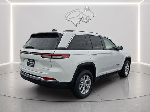 Used 2024 Jeep Grand Cherokee Limited AWD/4WD image 6