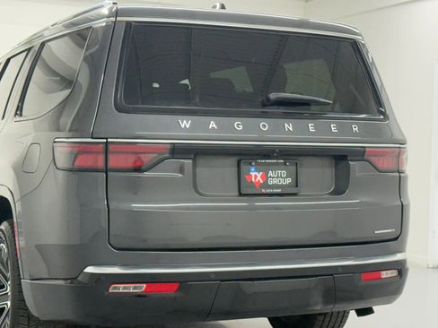 Used 2024 Jeep Wagoneer Series II w/ Flexible Seating Group image 12