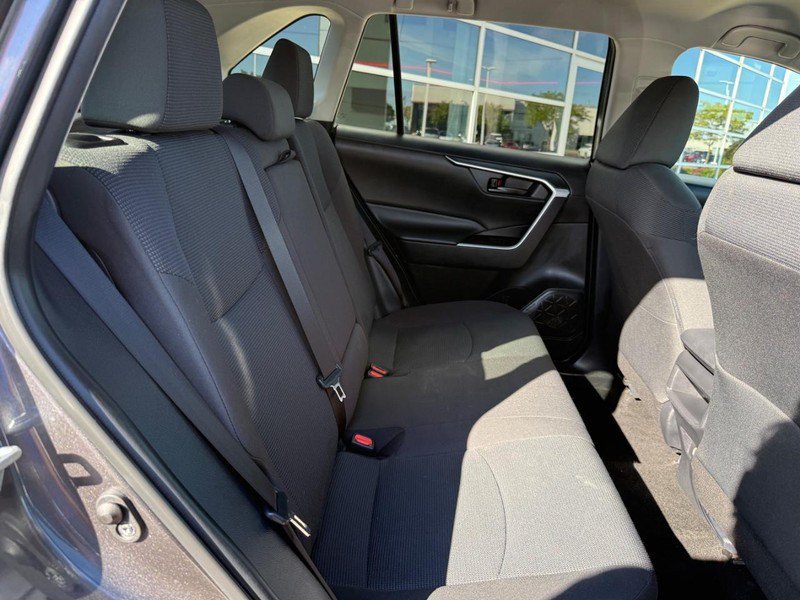Used 2021 Toyota RAV4 LE AWD/4WD image 12
