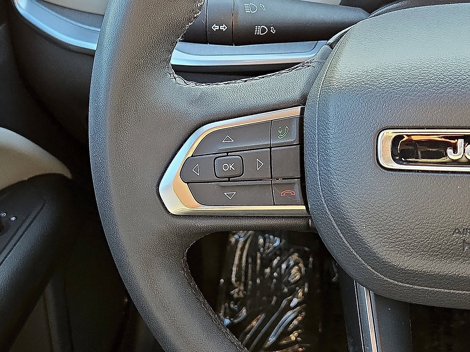 Used 2025 Jeep Compass Limited AWD/4WD image 18