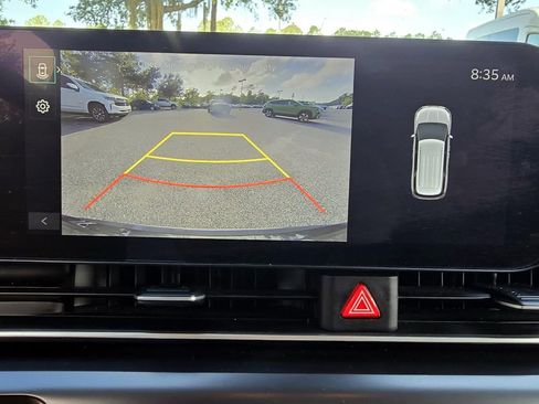 Used 2025 Kia Carnival FWD image 25