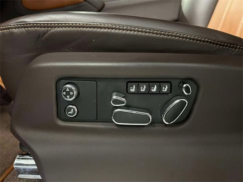 Used 2023 Bentley Bentayga Extended Wheelbase image 20