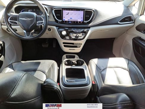 Used 2022 Chrysler Pacifica Touring-L w/ Uconnect Theater Family Group image 7
