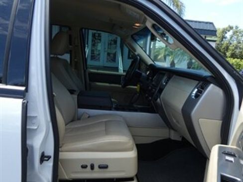 Used 2016 Ford Expedition XLT w/ Equipment Group 202A RWD image 53