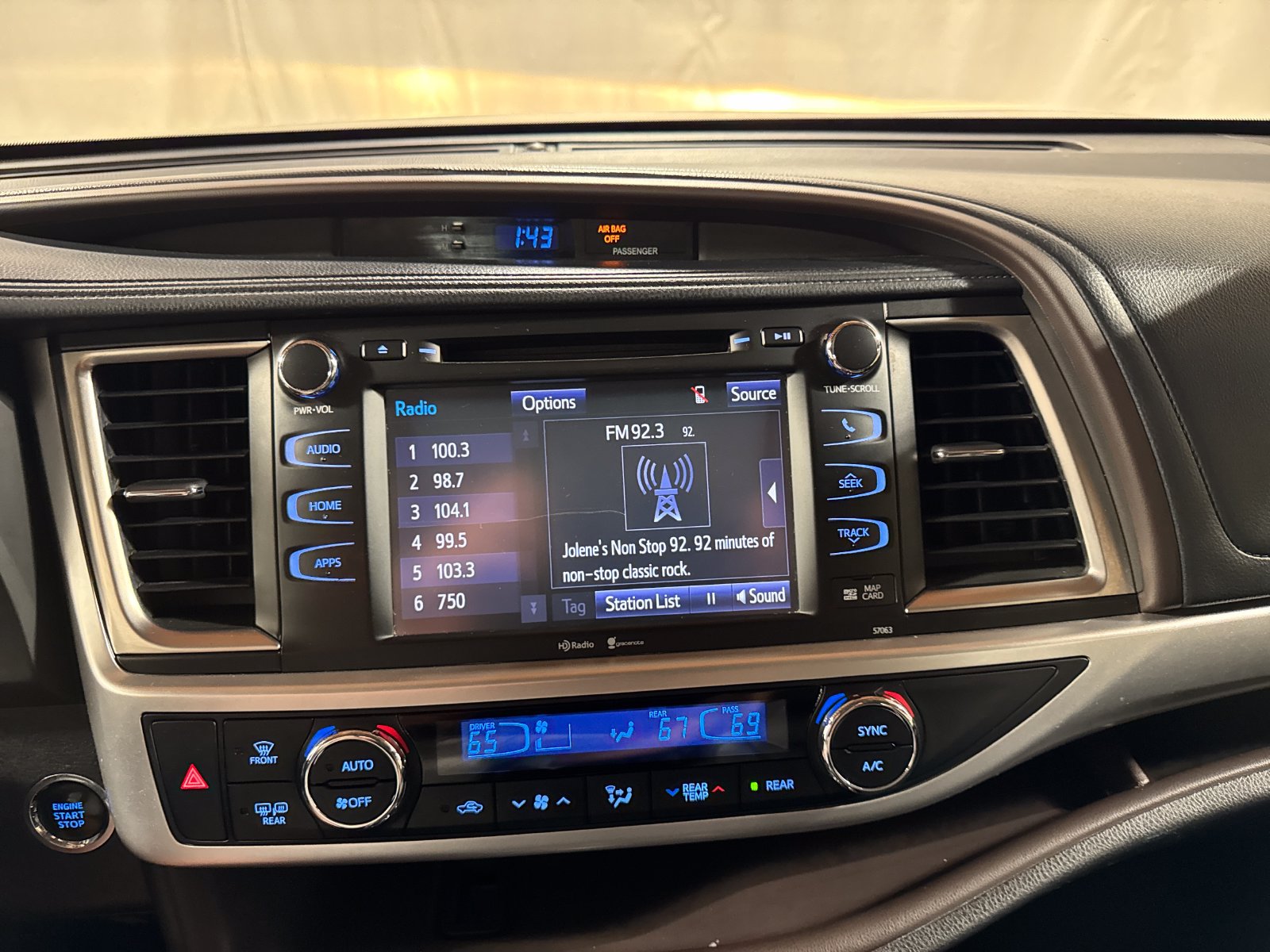 Used 2015 Toyota Highlander XLE AWD/4WD image 21
